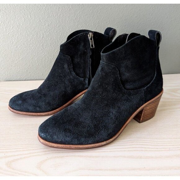 UGG Kingsburg Black Suede Leather Ankle Zip Almond Toe Booties Black Size 6 - Picture 2 of 8